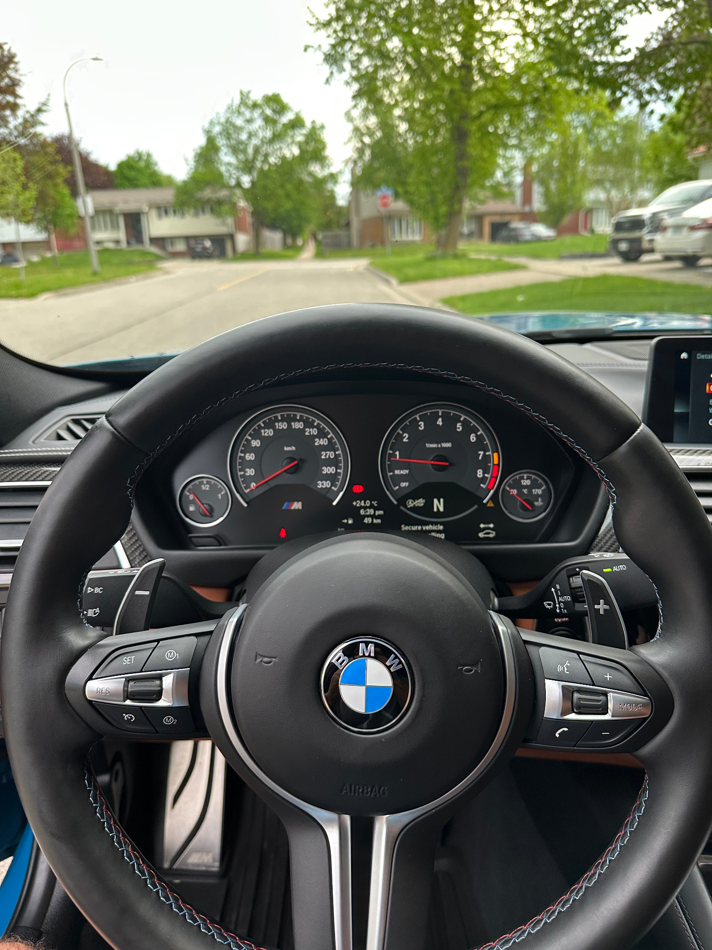 M steering wheel and instrument cluster of the BMW M3